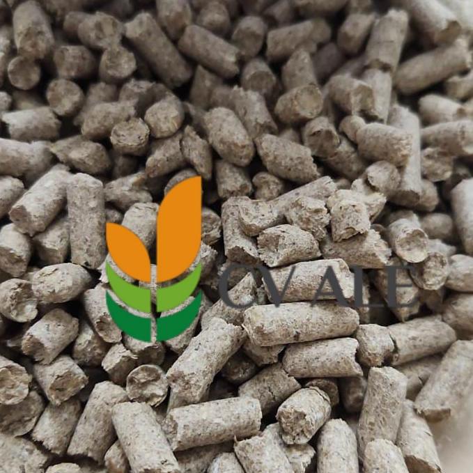 Pakan ruminansia dalam bentuk pelet sawit berkualitas tinggi.