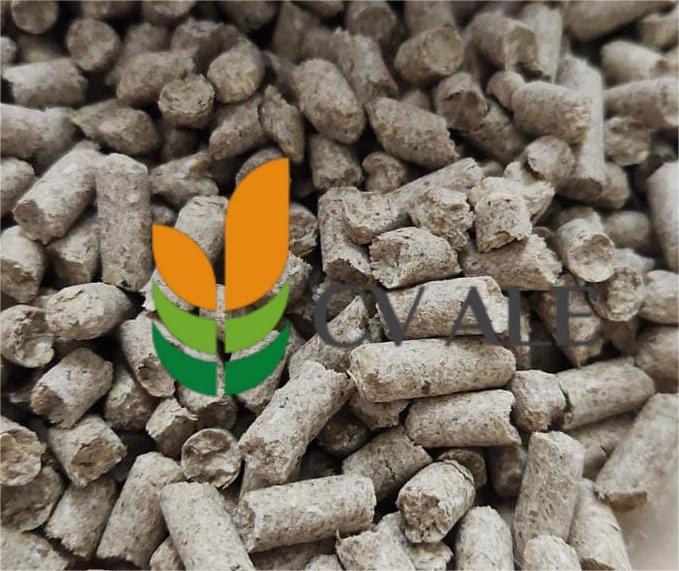 Bahan baku pakan ternak berupa palet sawit berkualitas sebagai sumber energi.